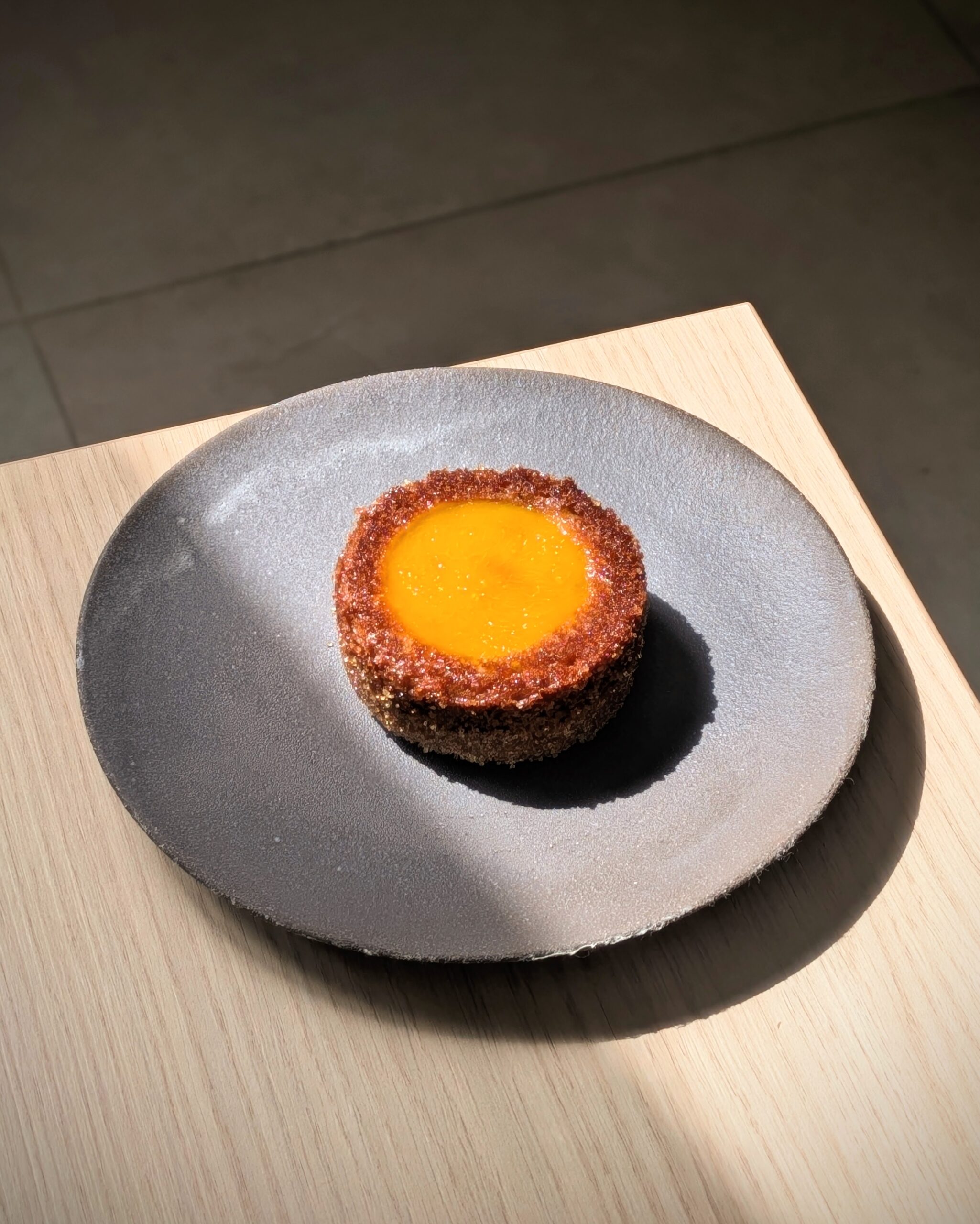 Moelleux nectarine miso saison pâtisserie annecy savoie